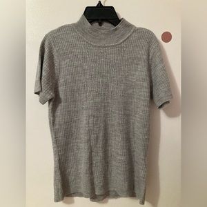 V neck - Short sleeve knit blouse